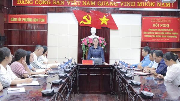 ĐẢNG ỦY PHƯỜNG KON TUM TỔ CHỨC HỘI NGHỊ BÀN GIAO CHỨC NĂNG, NHIỆM VỤ THAM MƯU CÔNG TÁC DÂN VẬN