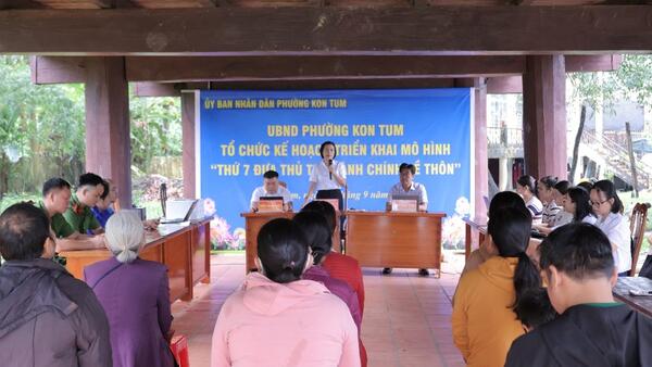 UBND PHƯỜNG KON TUM ĐỒNG HÀNH CÙNG NGƯỜI DÂN QUA  MÔ HÌNH “THỨ 7 THỰC HIỆN THỦ TỤC HÀNH CHÍNH TẠI THÔN”