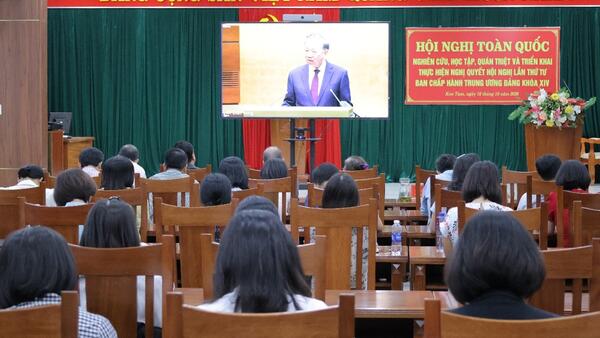 PHƯỜNG KON TUM THAM DỰ HỘI NGHỊ TOÀN QUỐC NGHIÊN CỨU, HỌC TẬP, QUÁN TRIỆT VÀ TRIỂN KHAI THỰC HIỆN NGHỊ QUYẾT HỘI NGHỊ LẦN THỨ TƯ BAN CHẤP HÀNH TRUNG ƯƠNG ĐẢNG KHÓA XIV