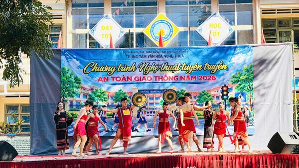 KHI NGHỆ THUẬT LAN TỎA  THÔNG ĐIỆP AN TOÀN GIAO THÔNG ĐẾN HỌC ĐƯỜNG