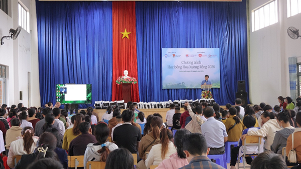 TRAO HỌC BỔNG CHO HỌC SINH KHUYẾT TẬT, HỌC SINH  CÓ HOÀN CẢNH KHÓ KHĂN NHÂN DỊP CHUẨN BỊ ĐÓN CHÀO  NĂM HỌC MỚI, NĂM HỌC 2026 - 2027